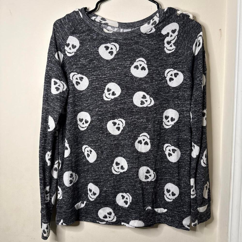 No Boundaries Lightweight Knit Skull with Heart Eyes Sweater Size Medium